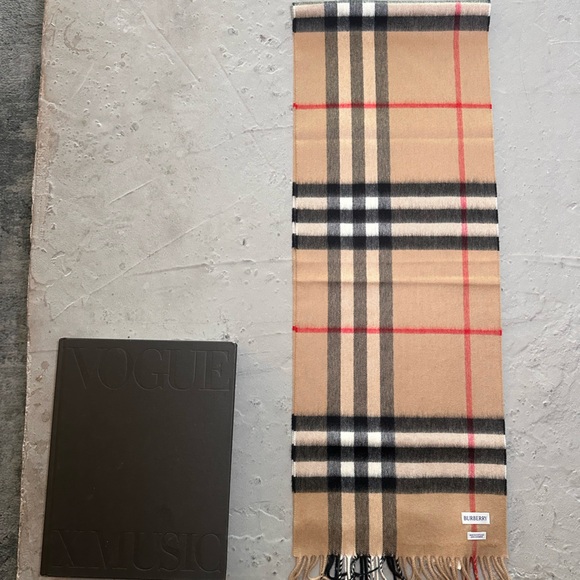 BURBERRY Unisex CHECK CASHMERE SCARF ARCHIVE BEIGE - Picture 5 of 10